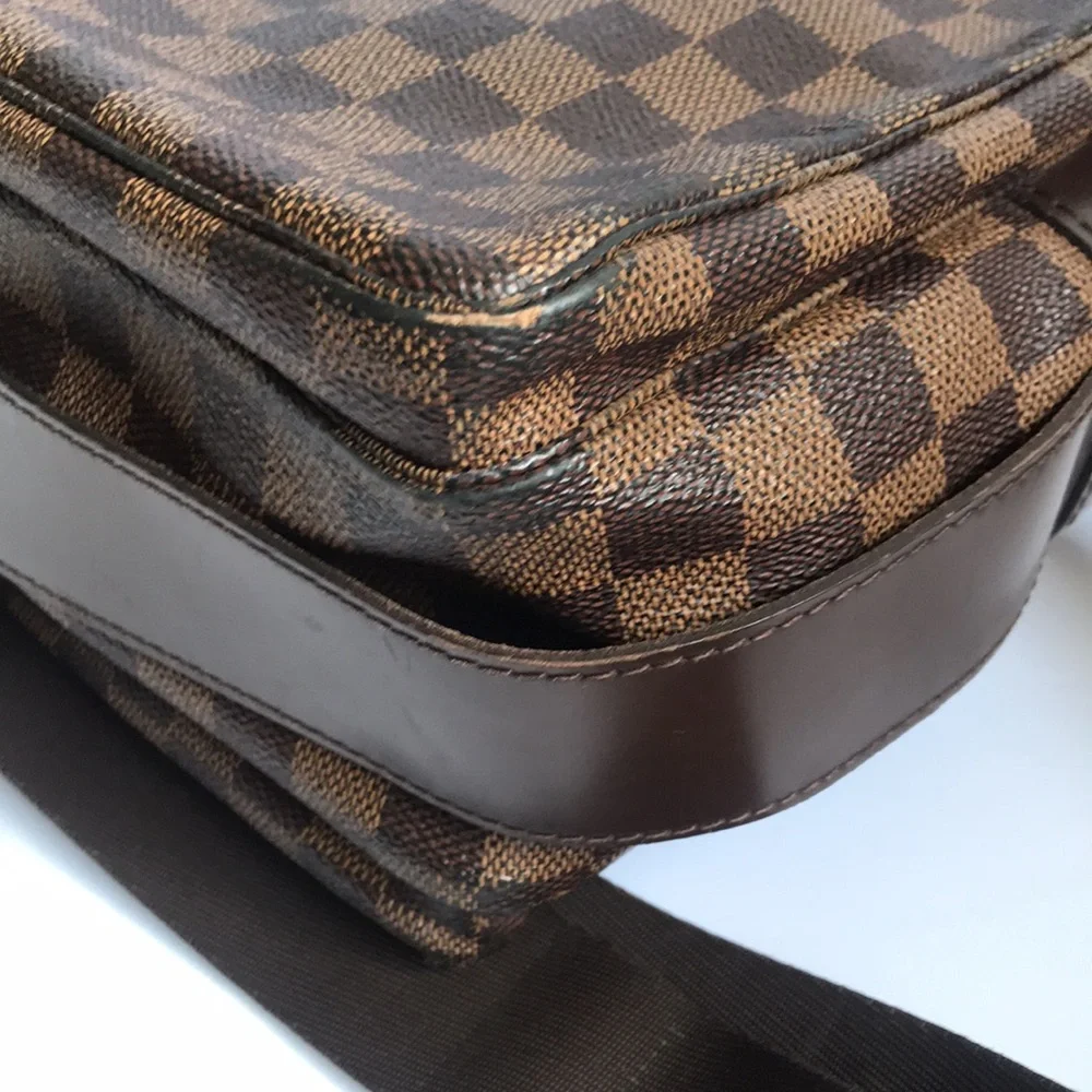 Pre-Love Louis Vuitton Naviglio Messenger Bag in the iconic Damier Ebene